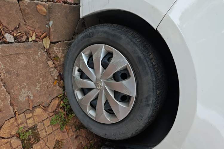 Used Toyota YARiS L Zhi Xuan 2014 1.3E Manual Charm Edition Left Front Wheel Hub
