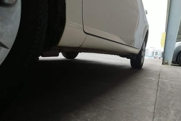 Used Toyota YARiS L Zhi Xuan 2014 1.3E Manual Charm Edition Left Side Sill
