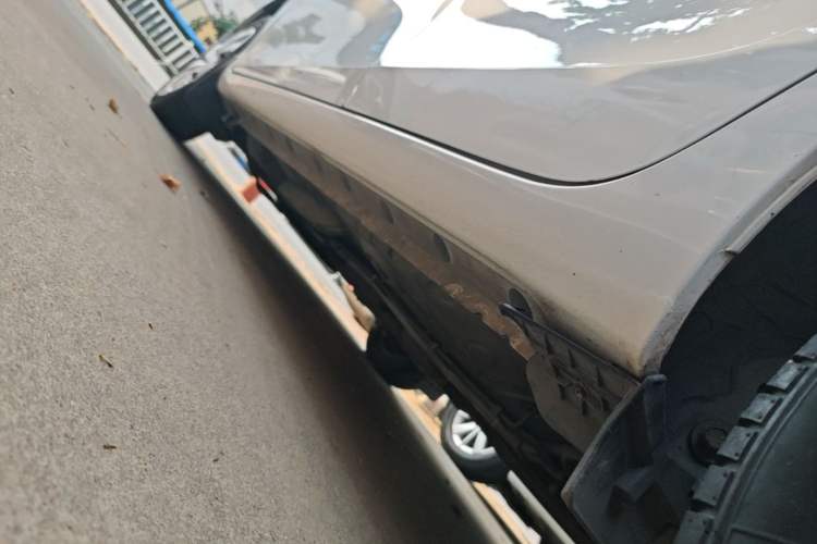 Used Toyota YARiS L Zhi Xuan 2014 1.3E Manual Charm Edition Left Side Sill