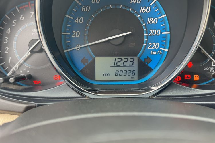 Used Toyota YARiS L Zhi Xuan 2014 1.3E Manual Charm Edition Odometer Close Up