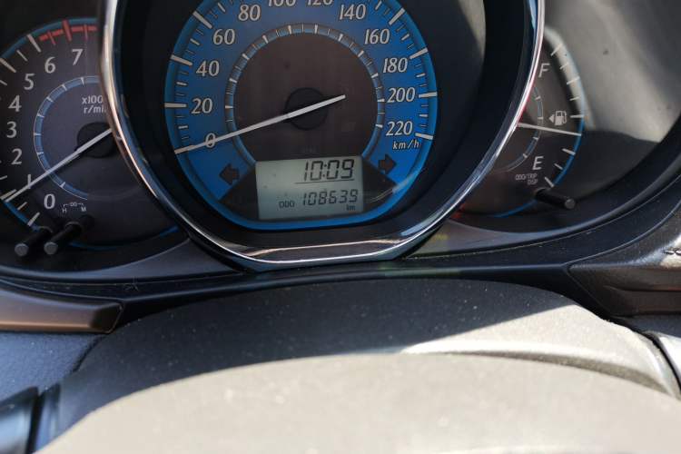 Used Toyota YARiS L Zhi Xuan 2014 1.3E Manual Charm Edition Odometer Close Up