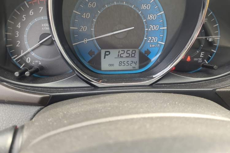 Used Toyota YARiS L Zhi Xuan 2014 1.3E Automatic Charm Edition Odometer Close Up
