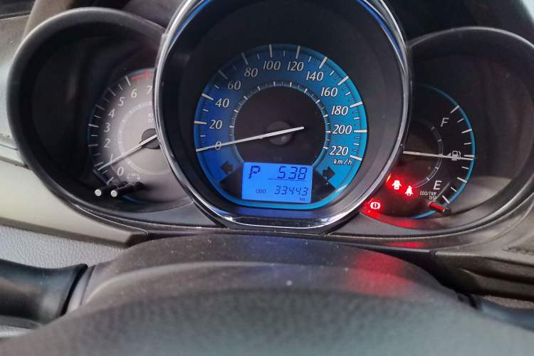 Used Toyota YARiS L Zhi Xuan 2014 1.3E Automatic Charm Edition Odometer Close Up
