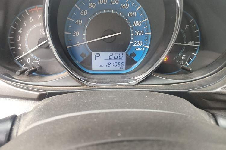 Used Toyota YARiS L Zhi Xuan 2014 1.3E Automatic Charm Edition Odometer Close Up