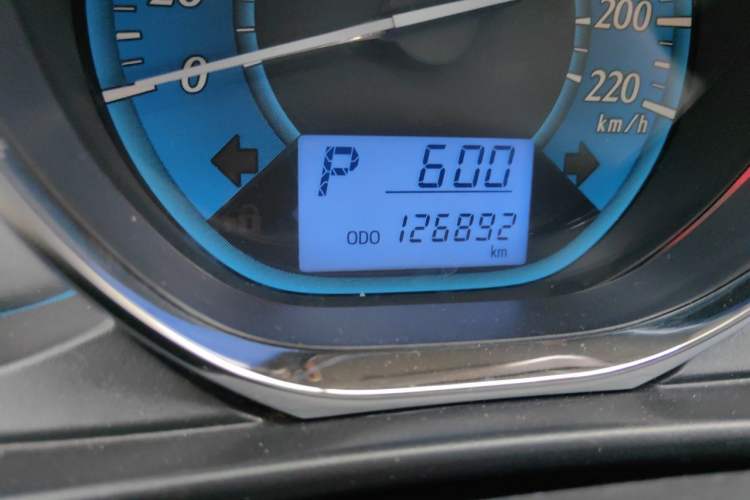 Used Toyota YARiS L Zhi Xuan 2014 1.3E Automatic Charm Edition Odometer Close Up