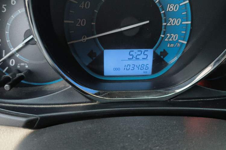 Used Toyota YARiS L Zhi Xuan 2014 1.3E Manual Charm Edition Odometer Close Up
