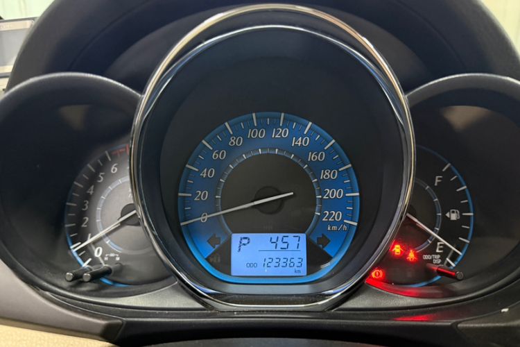 Used Toyota YARiS L Zhi Xuan 2014 1.3E Automatic Charm Edition Odometer Close Up