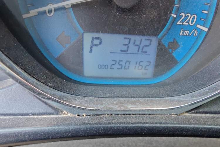 Used Toyota YARiS L Zhi Xuan 2014 1.3E Automatic Charm Edition Odometer Close Up