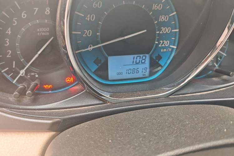 Used Toyota YARiS L Zhi Xuan 2014 1.3E Manual Charm Edition Odometer Close Up