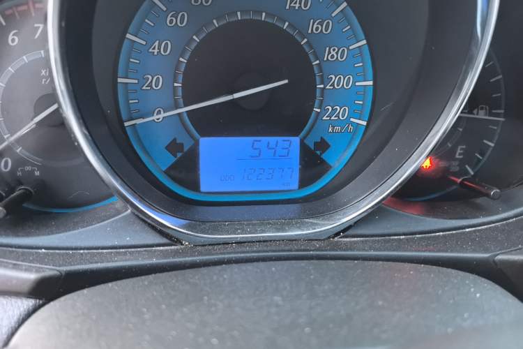 Used Toyota YARiS L Zhi Xuan 2014 1.3E Manual Charm Edition Odometer Close Up