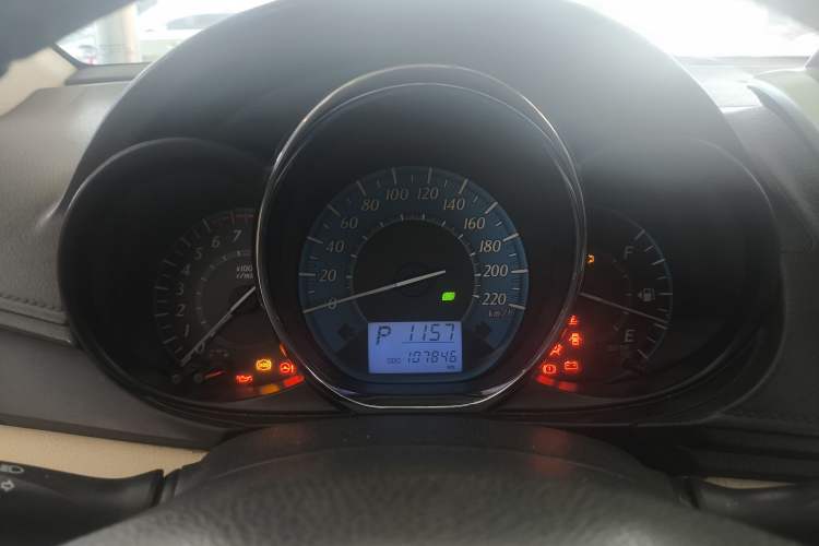 Used Toyota YARiS L Zhi Xuan 2014 1.3E Automatic Charm Edition Odometer Close Up