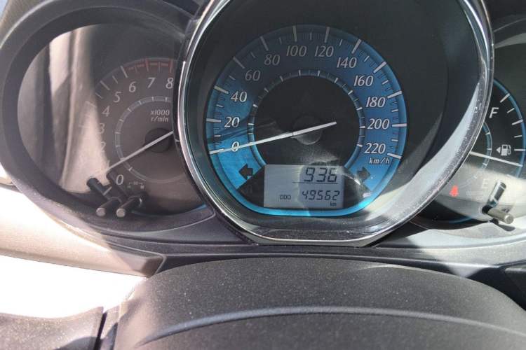 Used Toyota YARiS L Zhi Xuan 2014 1.3E Manual Charm Edition Odometer Close Up