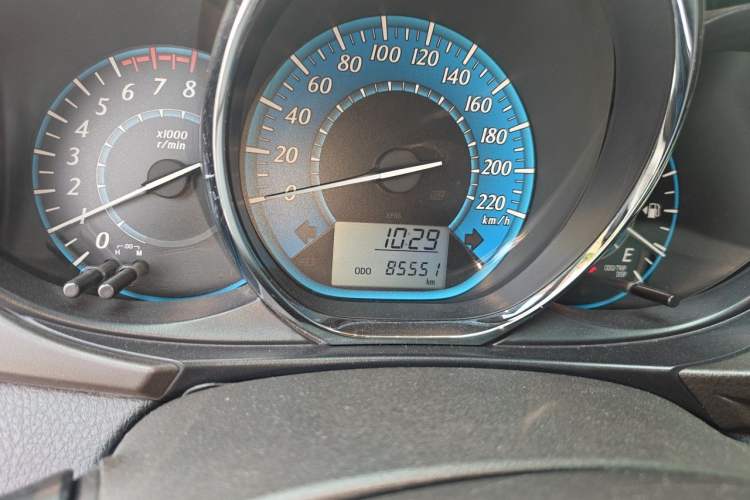 Used Toyota YARiS L Zhi Xuan 2014 1.3E Manual Charm Edition Odometer Close Up