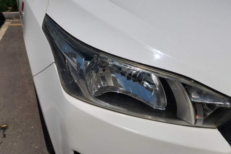 Used Toyota YARiS L Zhi Xuan 2014 1.3E Manual Charm Edition Right Front Headlight