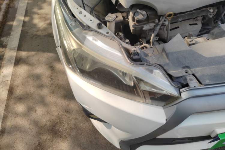 Used Toyota YARiS L Zhi Xuan 2014 1.5G Manual Xuan Dong Edition Right Front Headlight