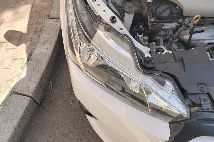 Used Toyota YARiS L Zhi Xuan 2014 1.3E Manual Charm Edition Right Front Headlight