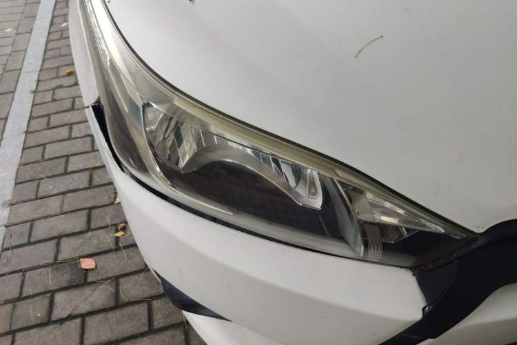 Used Toyota YARiS L Zhi Xuan 2014 1.3E Automatic Charm Edition Right Front Headlight
