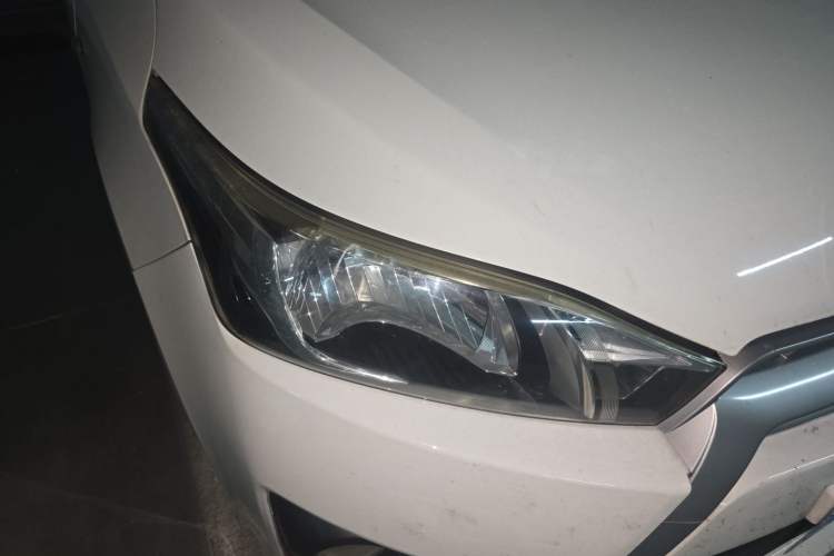 Used Toyota YARiS L Zhi Xuan 2014 1.5G Automatic Xuan Dong Edition Right Front Headlight