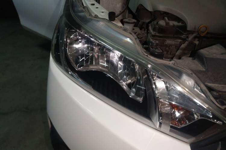 Used Toyota YARiS L Zhi Xuan 2014 1.3E Manual Charm Edition Right Front Headlight