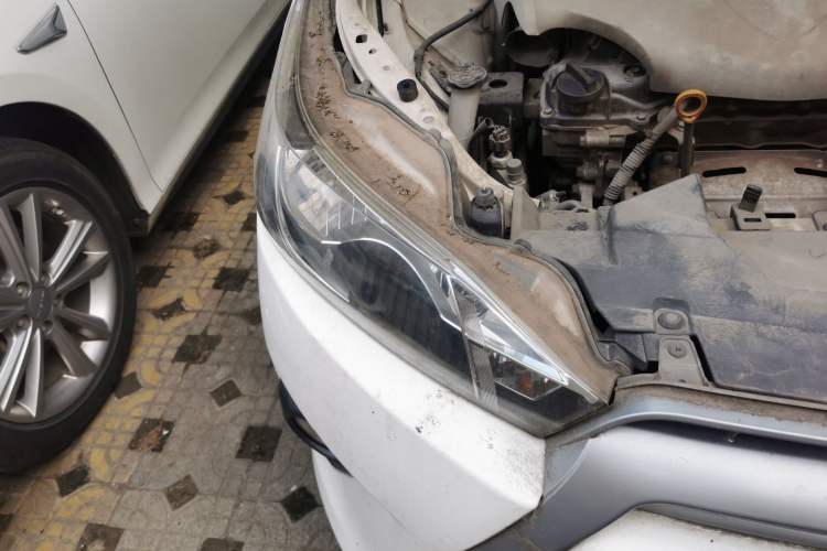 Used Toyota YARiS L Zhi Xuan 2014 1.5G Manual Xuan Dong Edition Right Front Headlight