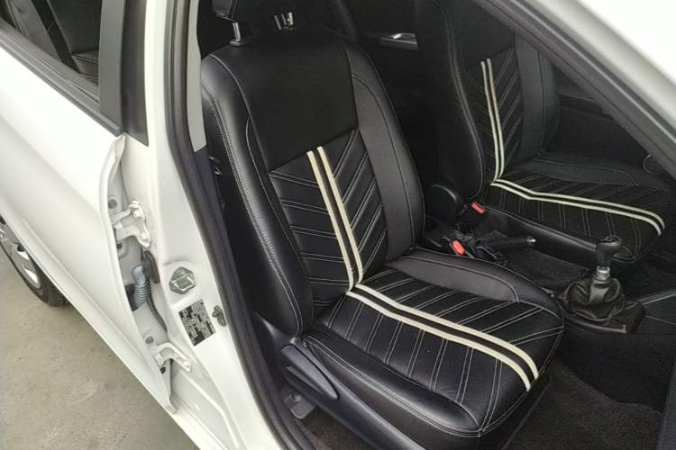 Used Toyota YARiS L Zhi Xuan 2014 1.3E Manual Charm Edition Right Front Seat