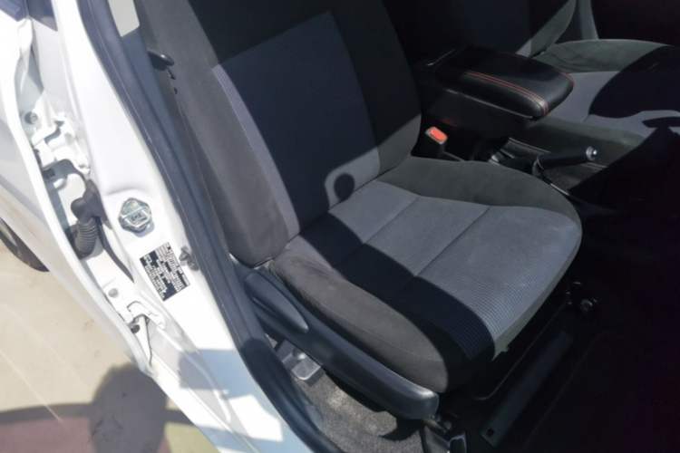 Used Toyota YARiS L Zhi Xuan 2014 1.3E Automatic Charm Edition Right Front Seat