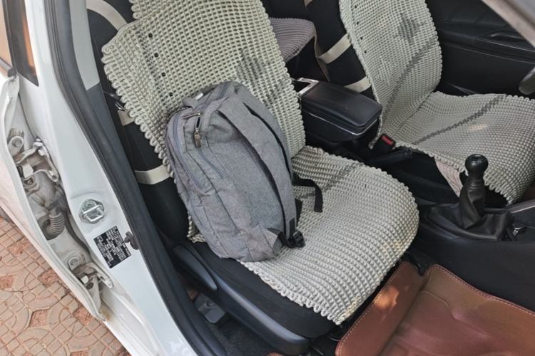Used Toyota YARiS L Zhi Xuan 2014 1.3E Manual Charm Edition Right Front Seat