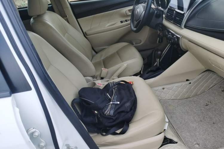 Used Toyota YARiS L Zhi Xuan 2014 1.3E Automatic Charm Edition Right Front Seat