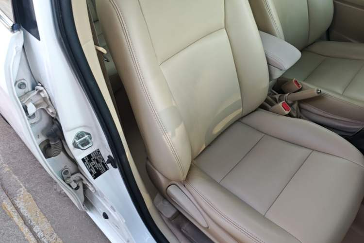 Used Toyota YARiS L Zhi Xuan 2014 1.3E Manual Charm Edition Right Front Seat