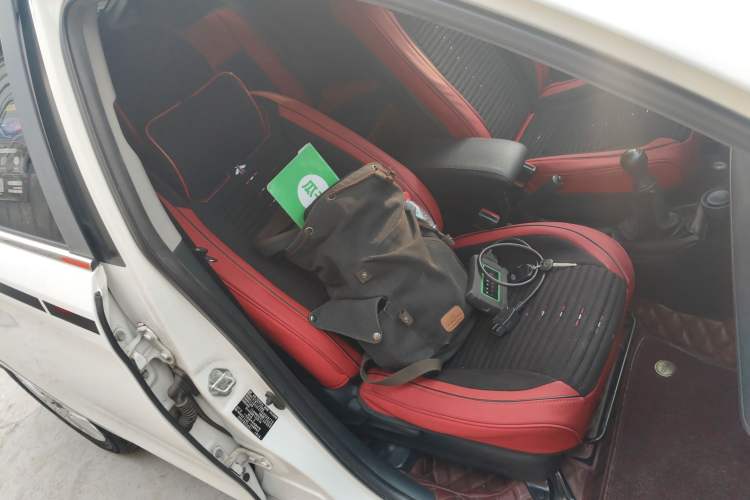Used Toyota YARiS L Zhi Xuan 2014 1.3E Manual Charm Edition Right Front Seat