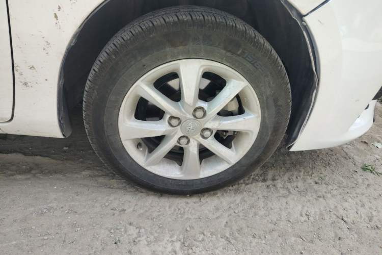 Used Toyota YARiS L Zhi Xuan 2014 1.3E Manual Charm Edition Right Front Wheel Hub