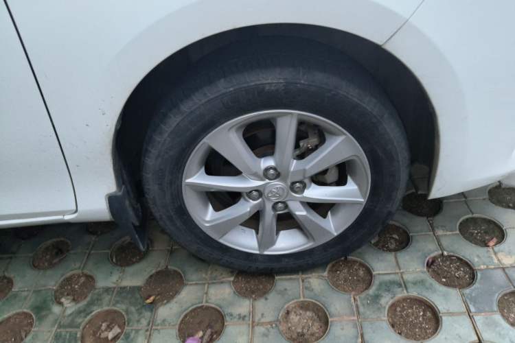 Used Toyota YARiS L Zhi Xuan 2014 1.5G Automatic Xuan Dong Edition Right Front Wheel Hub