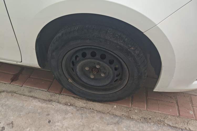 Used Toyota YARiS L Zhi Xuan 2014 1.3E Manual Charm Edition Right Front Wheel Hub