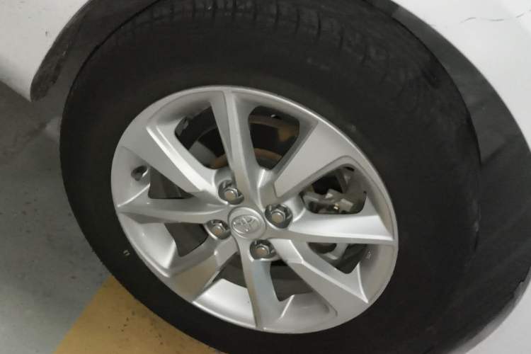 Used Toyota YARiS L Zhi Xuan 2014 1.5G Automatic Xuan Dong Edition Right Front Wheel Hub
