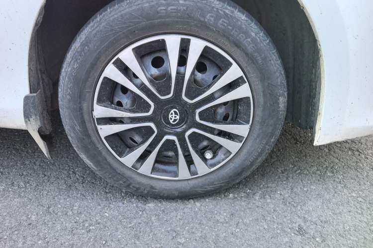 Used Toyota YARiS L Zhi Xuan 2014 1.3E Manual Charm Edition Right Front Wheel Hub
