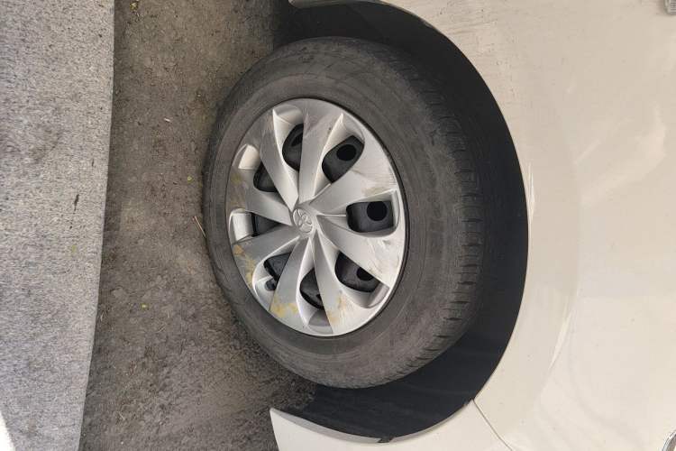 Used Toyota YARiS L Zhi Xuan 2014 1.3E Manual Charm Edition Right Front Wheel Hub