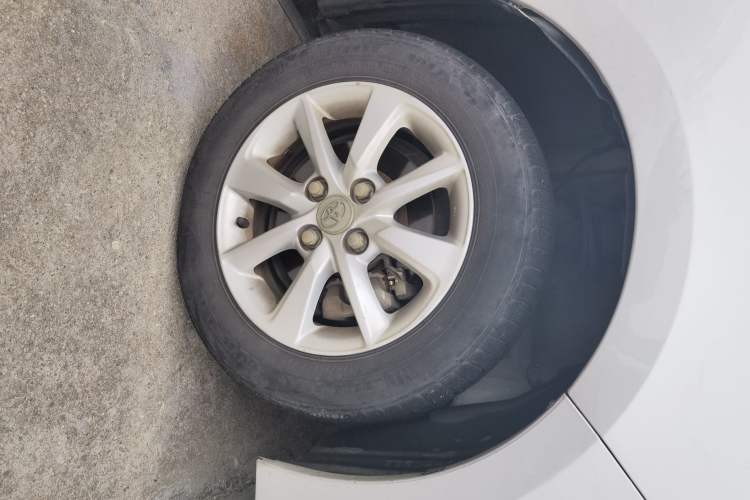 Used Toyota YARiS L Zhi Xuan 2014 1.3E Manual Charm Edition Right Front Wheel Hub