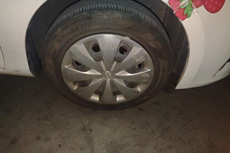 Used Toyota YARiS L Zhi Xuan 2014 1.3E Automatic Charm Edition Right Front Wheel Hub