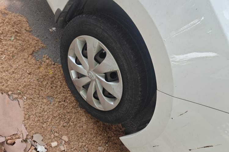 Used Toyota YARiS L Zhi Xuan 2014 1.3E Manual Charm Edition Right Front Wheel Hub