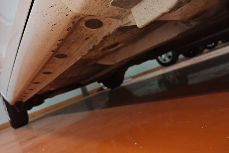 Used Toyota YARiS L Zhi Xuan 2014 1.3E Manual Charm Edition Right Side Sill