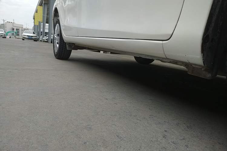 Used Toyota YARiS L Zhi Xuan 2014 1.3E Manual Charm Edition Right Side Sill