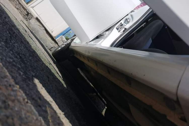 Used Toyota YARiS L Zhi Xuan 2014 1.3E Manual Charm Edition Right Side Sill