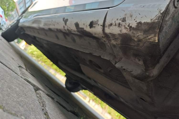 Used Toyota YARiS L Zhi Xuan 2014 1.3E Manual Charm Edition Right Side Sill