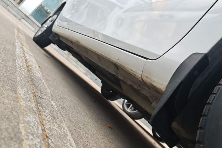 Used Toyota YARiS L Zhi Xuan 2014 1.3E Manual Charm Edition Right Side Sill