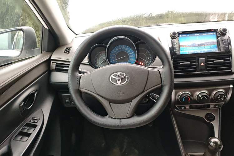 Used Toyota YARiS L Zhi Xuan 2014 1.3E Manual Charm Edition Steering Wheel