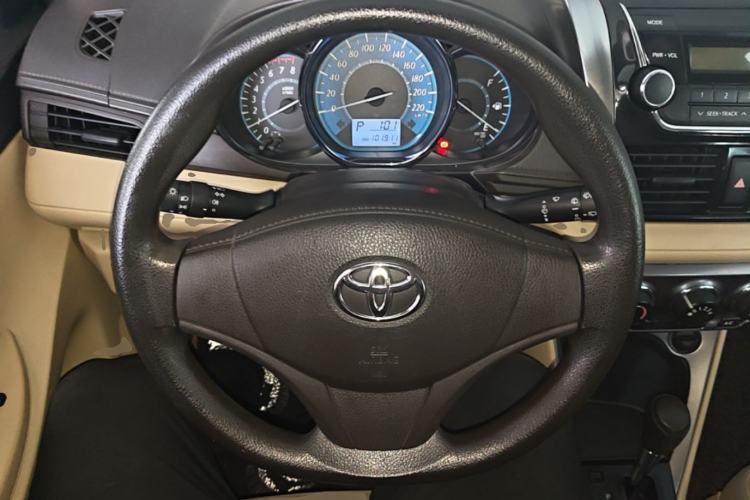 Used Toyota YARiS L Zhi Xuan 2014 1.3E Automatic Charm Edition Steering Wheel