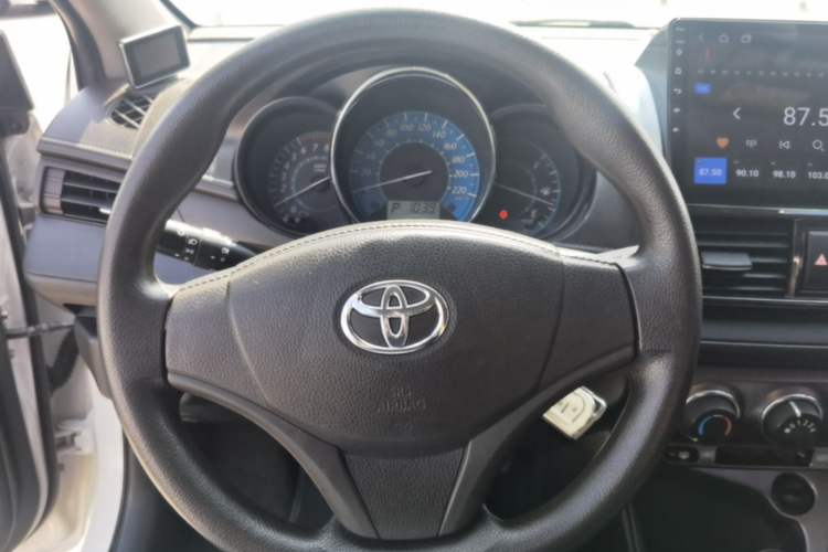 Used Toyota YARiS L Zhi Xuan 2014 1.3E Automatic Charm Edition Steering Wheel