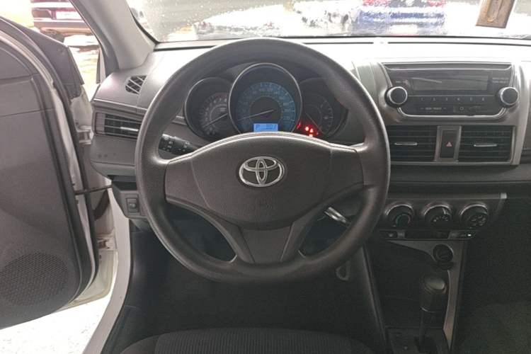Used Toyota YARiS L Zhi Xuan 2014 1.3E Automatic Charm Edition Steering Wheel