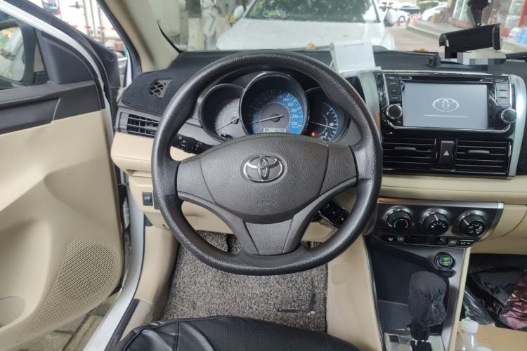 Used Toyota YARiS L Zhi Xuan 2014 1.3E Automatic Charm Edition Steering Wheel