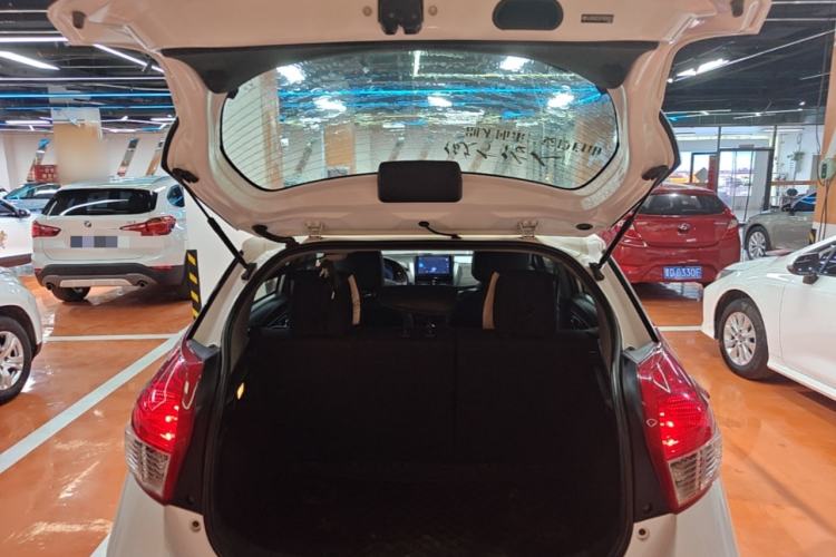Used Toyota YARiS L Zhi Xuan 2014 1.3E Manual Charm Edition Trunk